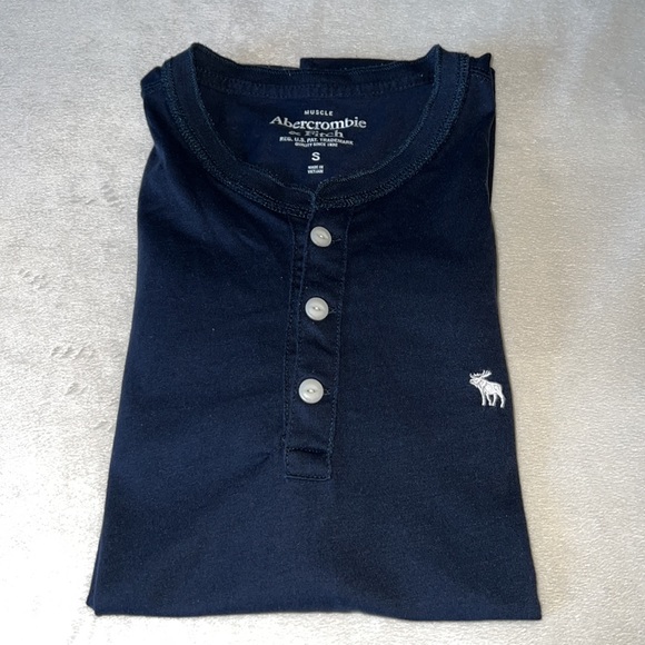 Abercrombie and Fitch Muscle Henley Shirt Size Small - Picture 1 of 5